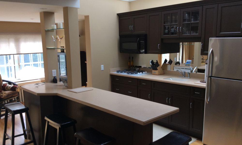 Lakeview Executive Rentals Unit 3 Kitchen with Island